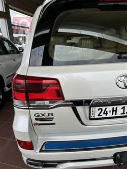 تۆیۆتا لاند کروزەر